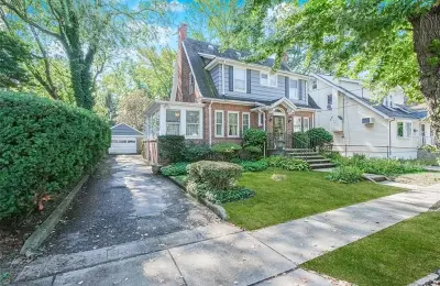 Delafield Colonial Residence